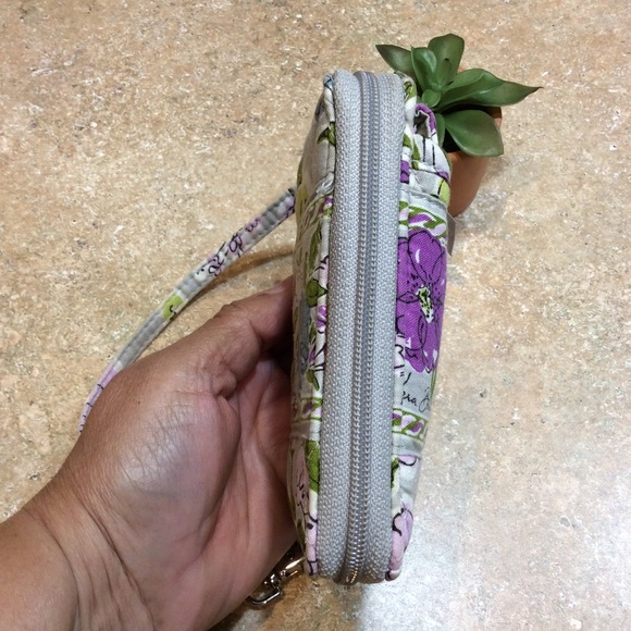 VERA BRADLEY SMALL CELLPHONE ID WRISTLET - Picture 4 of 8